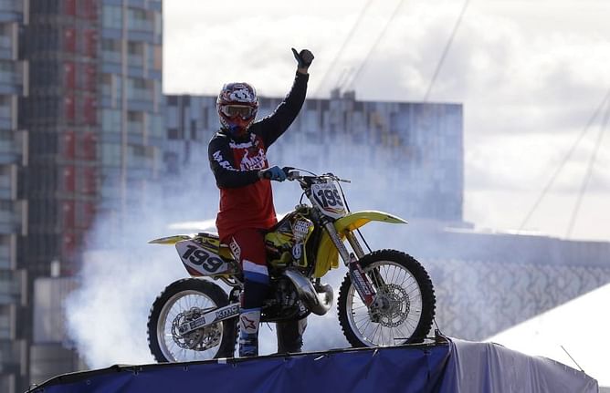 Ode to Evel: Pastrana hopes to clear Caesars Palace fountain