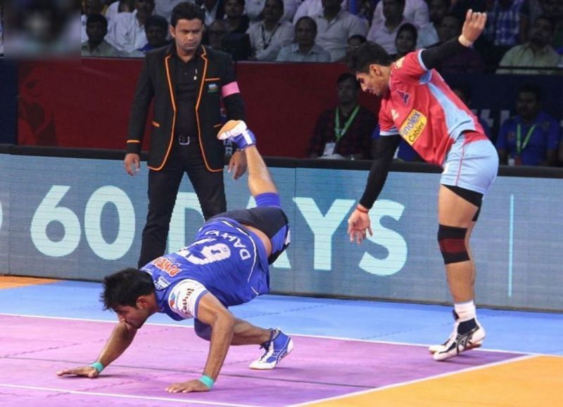 Deepak Dahiya executing a scorpion kick over Nitin Rawal.