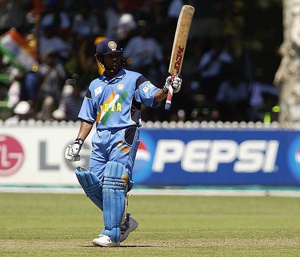 Tendulkar raises his bat to the crowd in the 2003 ICC Cricket World Cup.