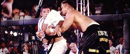 Kimo dominates Gracie at UFC 3
