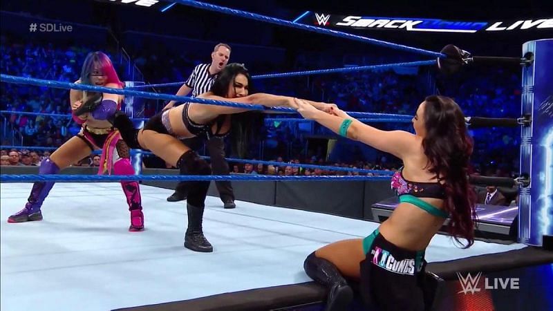 It wasn&#039;t a great night for referees on SmackDown Live 