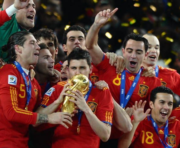 Spain&#039;s striker David Villa (2ndL) kisse