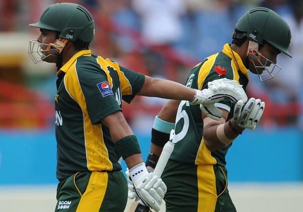 Pakistani cricketers Kamran Akmal(L) is