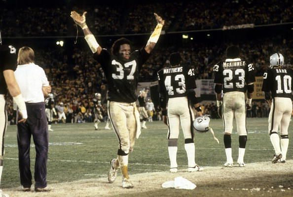 Cornerback Lester Hayes of the Los Angeles Raiders lines up across