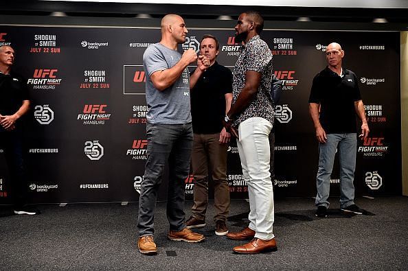 Glover Texeira and Corey Anderson face off