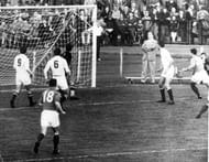 1958 World Cup Finals. Vasteras, Sweden. 11th June, 1958. Yugoslavia 3 v France 2 Yugoslavian goalkeeper Beara can only watch as France's Just Fontaine scores his side's first goal.