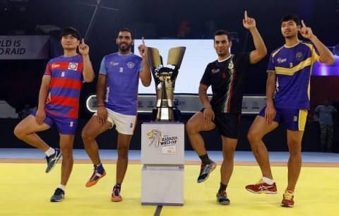 2016 Kabaddi world cup trophy and Captains