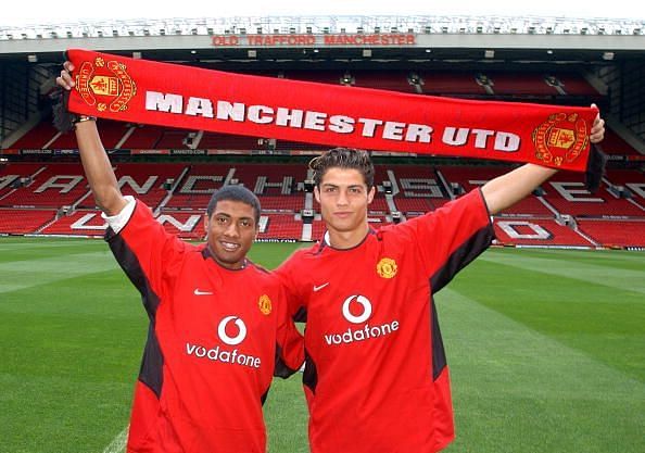 Kleberson and Cristiano Ronaldo Sign For Manchester United