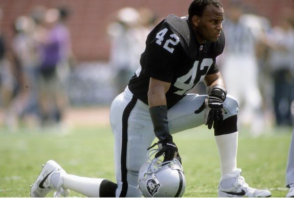 Cornerback Lester Hayes of the Los Angeles Raiders lines up across