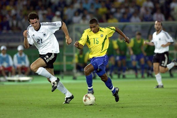 BT Football. 2002 FIFA World Cup Final. Yokohama, Japan. 30th June 2002. Germany 0 v Brazil 2. Brazil&#039;s Kleberson watched by Germany&#039;s Christoph Metzelder.