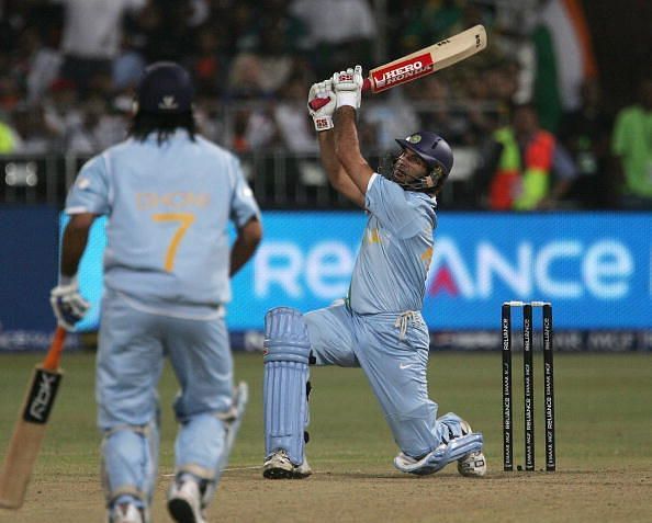 India&#039;s Yuvraj Singh slams his 4th 6run