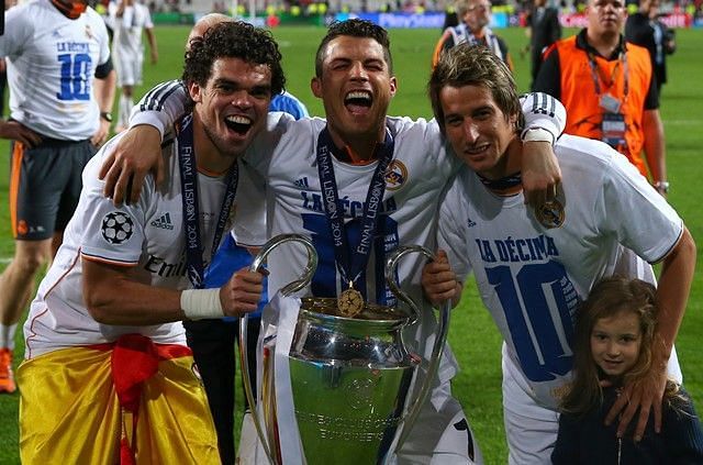 Cristiano poses with the trophy alongside Pepe and Marcelo