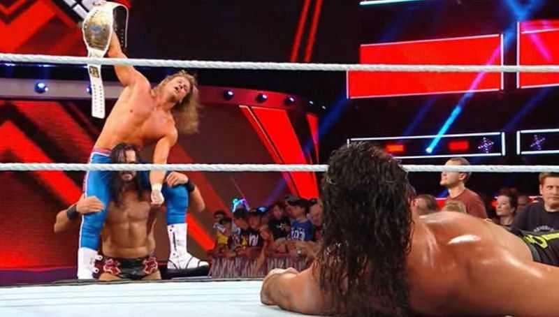 Dolph Ziggler retained the WWE IC Title over Seth Rollins in a hard fought battle 