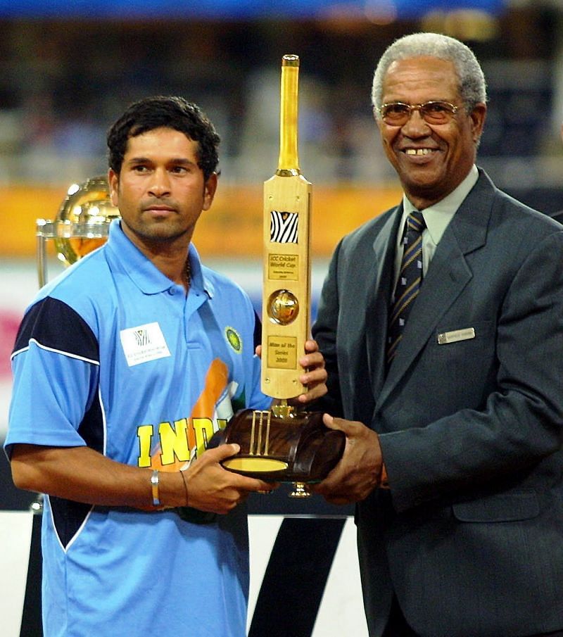 Sachin Tendulkar with the Man of the tournament award in World Cup 2003