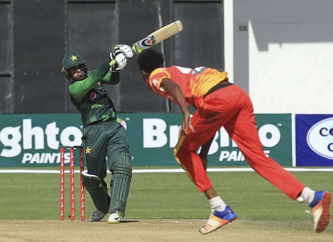 Pakistan beats Zimbabwe in tri-series opener