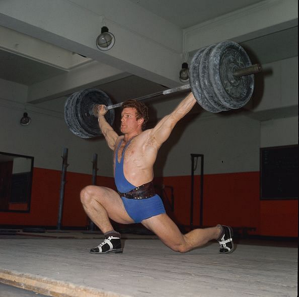 Powerlifter Does Clean and Jerk