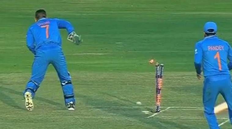 Dhoni&#039;s &#039;blind&#039; run-out in an ODI against New Zealand