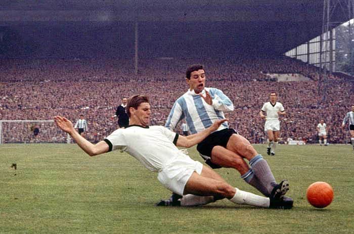 Weber and Artime during a match between West Germany and Argentina