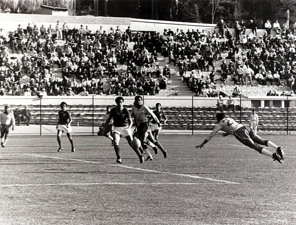 Sport. Football. 1962 World Cup Finals. Vina Del Mar, Chile. 30th May 1962. Group 3. Brazil 2 v Mexico 0. Brazil&#039;s Mario Zagallo (right) goes full length to score the first goal with a diving header.