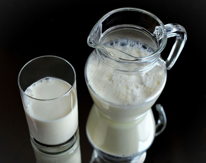 1 glass of milk contains around 8 grams of protein