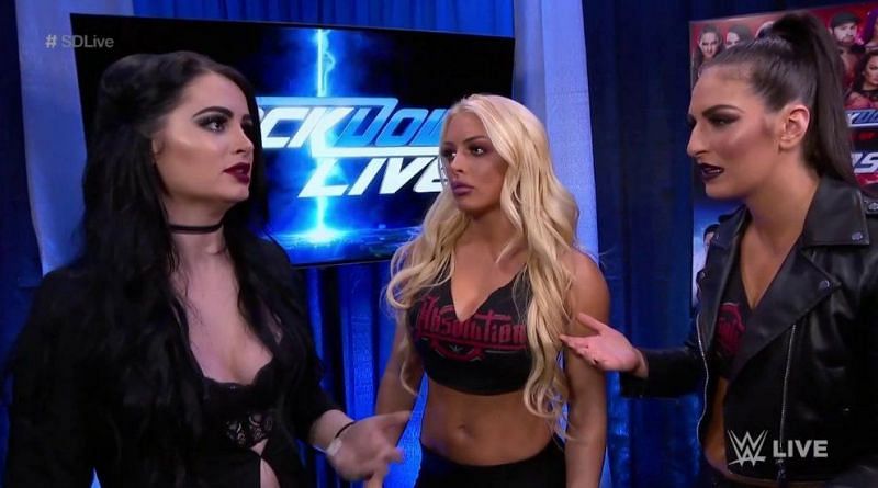 WWE News: Mandy Rose takes a jab at Paige on Twitter, Paige responds