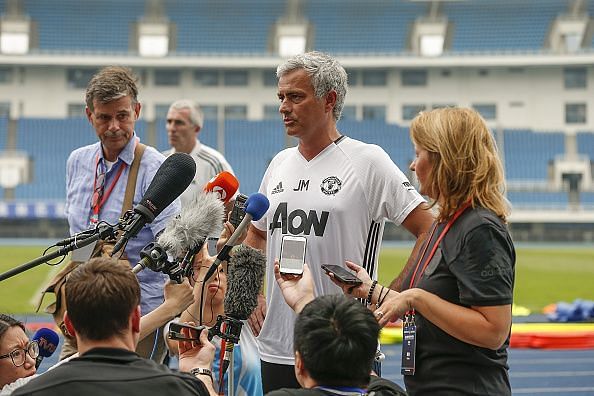 Manchester United Pre-game Training &amp; Press Conference