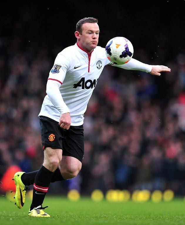 Rooney doing a &#039;Beckham&#039; in front of David Beckham at the Boleyn Ground