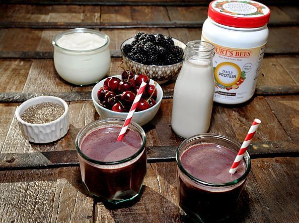 Haylie Duff Shakes Up Her Resolutions With NEW Burt&#039;s Bees Plant-Based Protein Shakes