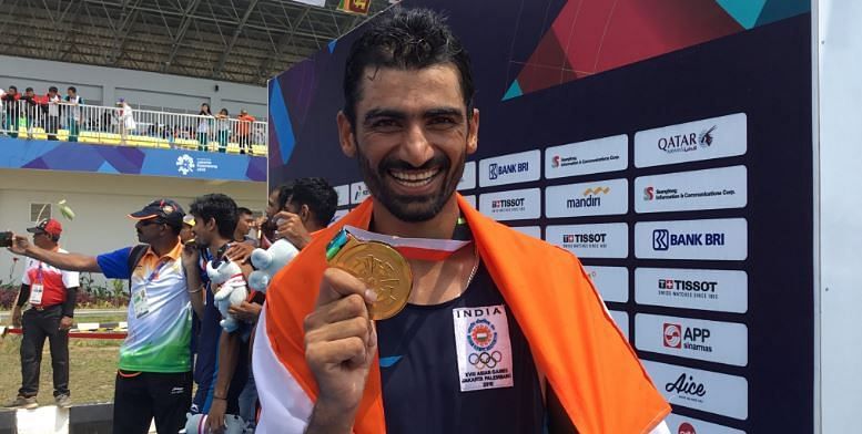 Sawarn Singh with his Gold medal