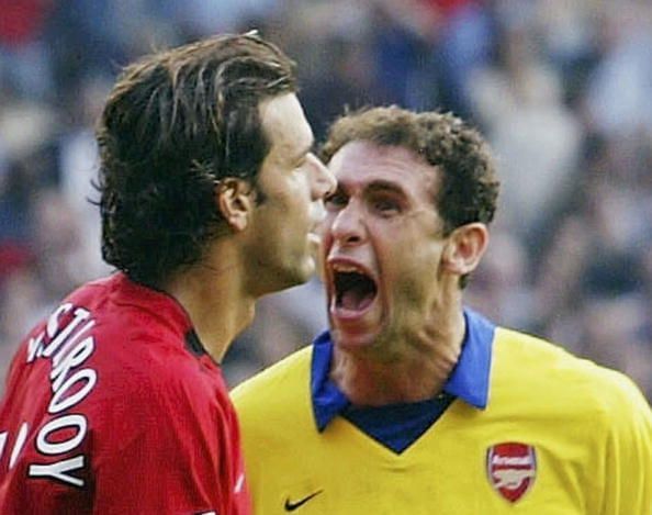 Martin Keown and Ruud Van Nistelrooy argue