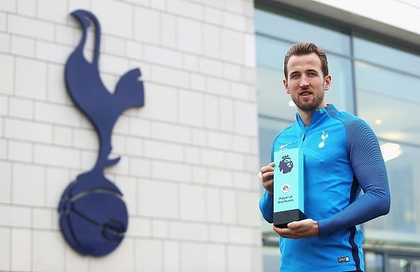 Harry Kane is Awarded with the EA SPORTS Player of the Month for December