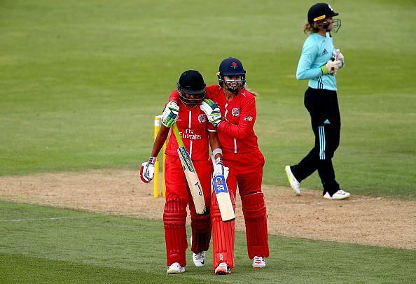 Harmanpreet and Sophie Ecclestone share a huddle after the former&#039;s heroics in yesterday&#039;s game