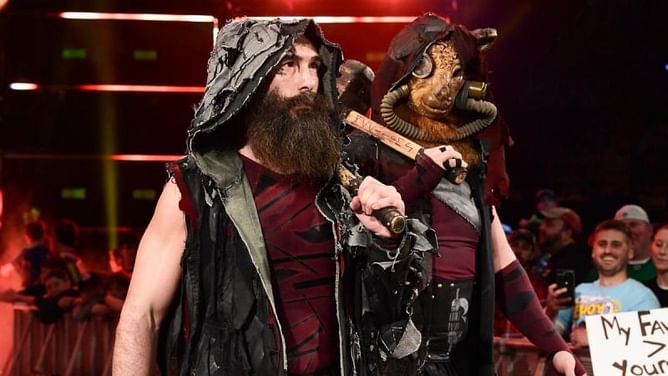 5 WWE tag teams that didn't like each other in real life