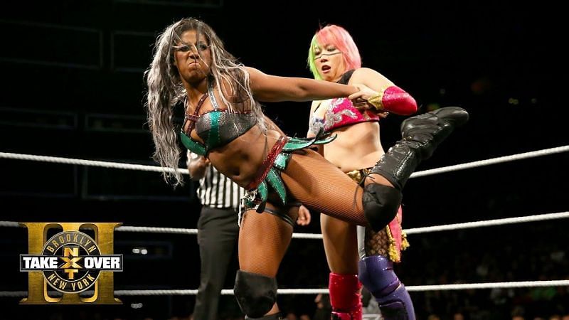 Ember Moon struggles to escape from Asuka&#039;s firm grasp.