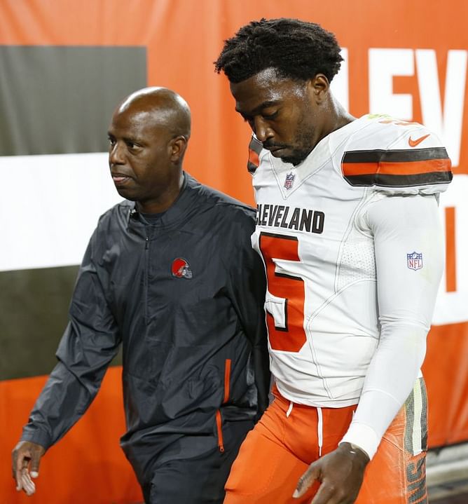 Browns QB Taylor injures left hand, set for more tests