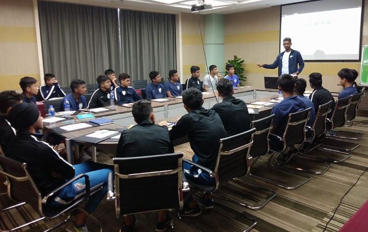 Indian U16 coach Bibiano Fernandes conducts a pre-match discussion with the boys.