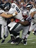 Foles leaves preseason game with shoulder strain