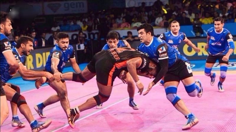 Rakesh assisting the corner defense with a block on Shabeer Bappu.