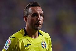 Football fans react to Wenger's class gesture before Cazorla's foot surgery