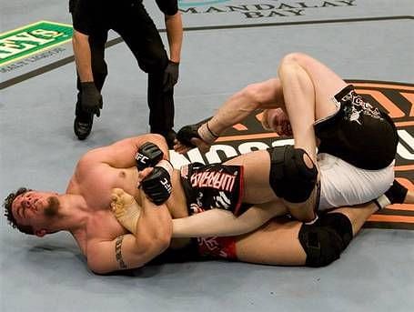 Frank Mir&#039;s kneebar of Brock Lesnar is legendary