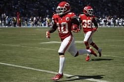 Chiefs' Hill helps Mahomes era off to fast start in victory