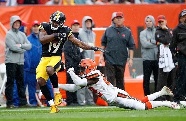 Pittsburgh Steelers v Cleveland Browns