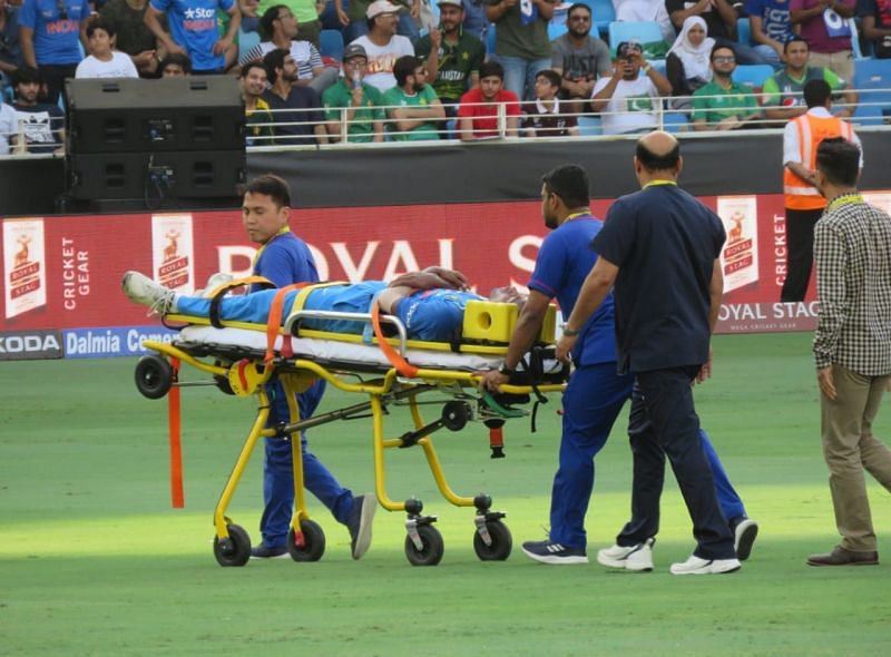 Hardik Pandya being carried off in a stretcher