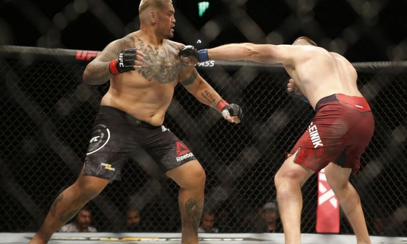 Mark Hunt and Aleksei Oleinik fought in last night&#039;s main event