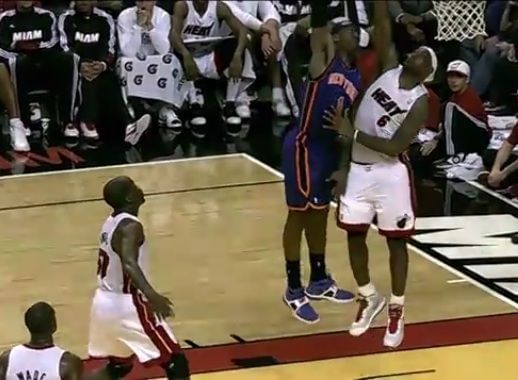 Amare puts LeBron on a nasty poster