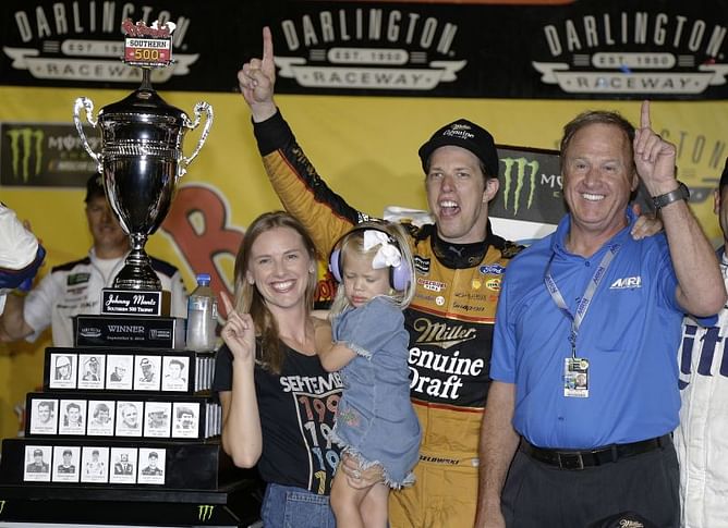 Brad Keselowski puts aside struggles with Darlington win