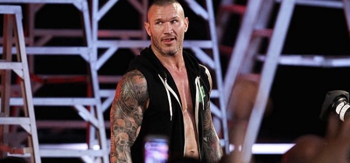 Randy Orton doesn&#039;t like announce tables 
