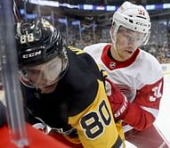 Red Wings use 2nd-period spree to beat Penguins 3-2