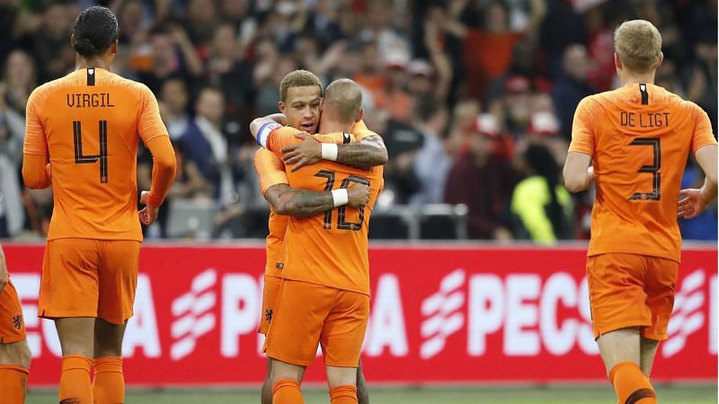 Wesley Sneijder and Memphis Depay