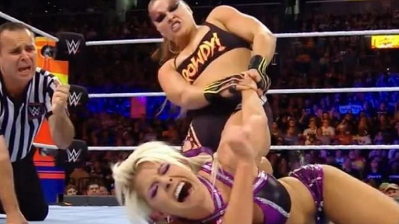 5 current female wrestlers in WWE who are sidelined with